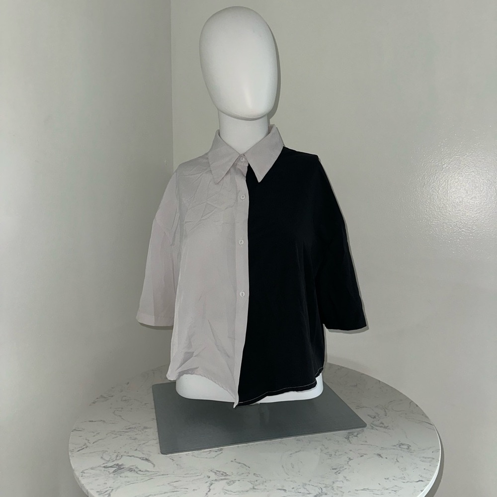Black and White Split Button-Up Shirt size large women